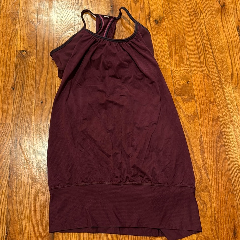 Lululemon size 6 maroon tank